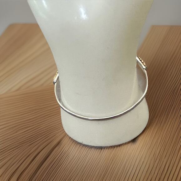 Cute Vintage Avon Hook 2 Tone Abalone Bracelet. - Picture 3 of 5